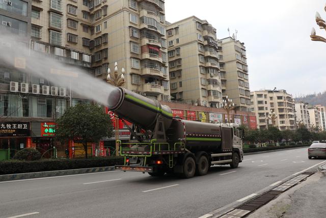 七星关区 城市卫士出动，雾炮车开启全城消毒模式